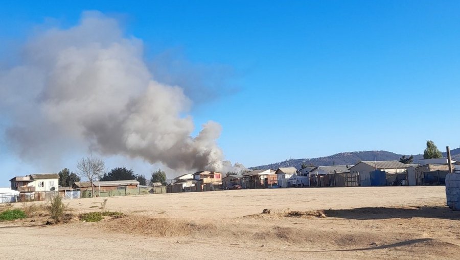 Incendio consumió completamente una vivienda en sector Pompeya Sur de Villa Alemana