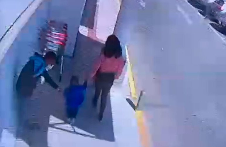 Adolescente sustrajo a niño de 3 años en las afueras de supermercado en Concón: fue encontrado solo en Viña del Mar