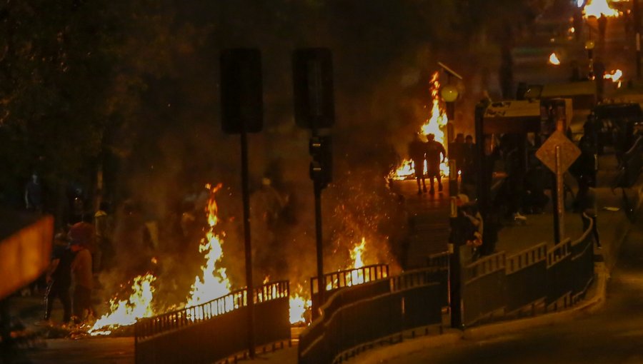 75 detenidos a nivel nacional y tres carabineros lesionados deja Día del Joven Combatiente: 13 aprehendidos son de la región de Valparaíso