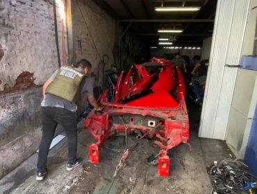 Detienen a abogado que lideraba un taller mecánico donde desmantelaban autos robados en San Miguel