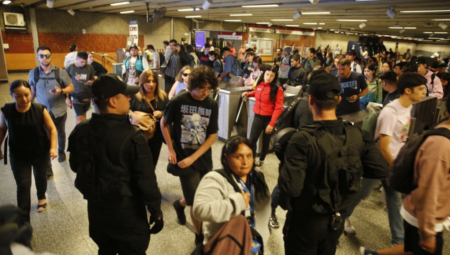 Metro de Santiago cerró siete estaciones de línea 1 por persona en la vía