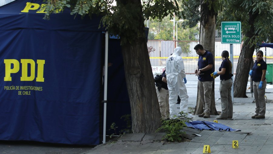 Joven de 20 años murió tras ser baleado desde un auto del cual se bajó en Independencia