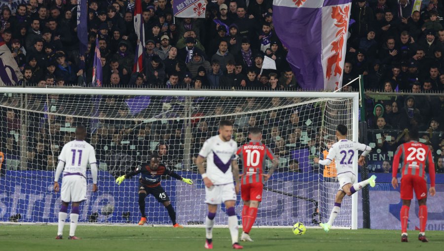 Cremonese de Pablo Galdames quedó al borde de la eliminación de Copa Italia tras caer ante Fiorentina