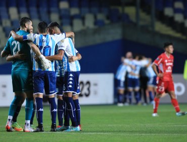 Con golazo de 60 metros incluido: Racing amargó el histórico debut de Ñublense en Copa Libertadores