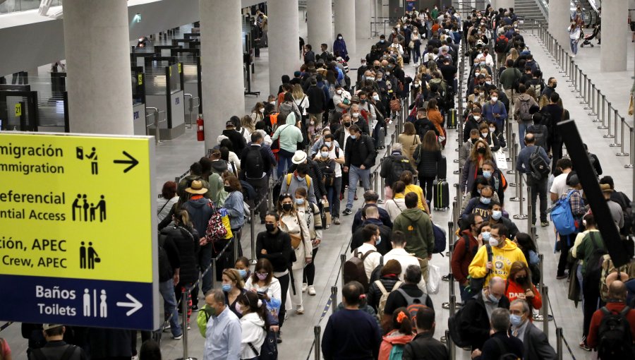 Aeropuerto de Santiago estima que más de 230 mil pasajeros se movilizarán por feriado de Semana Santa