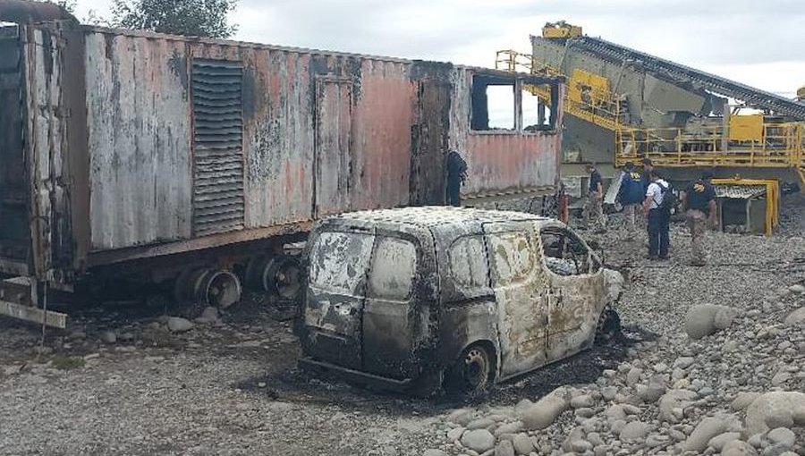 Ataque incendiario dejó al menos dos maquinarias, un cargador frontal y una retroexcavadora afectadas en Toltén