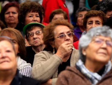 Estudio revela que chilenos han reducido su edad de jubilación en al menos tres años desde 1983