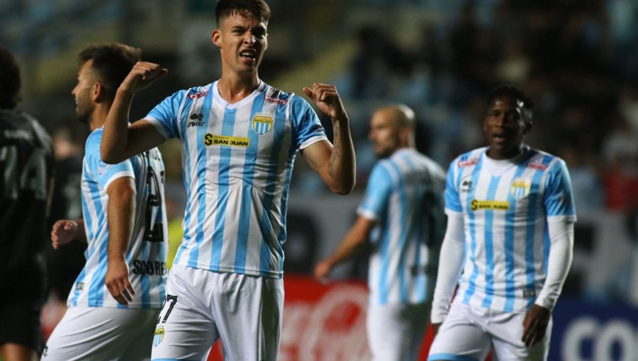 El campeón Magallanes goleó a Ferroviario Comercial en Copa Chile