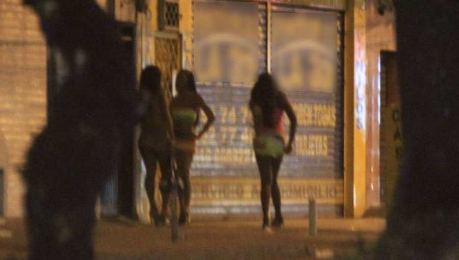 Fiscalía de Colombia desbarata banda que explotaba sexualmente a 27 jóvenes en Osorno, Temuco y Puerto Montt