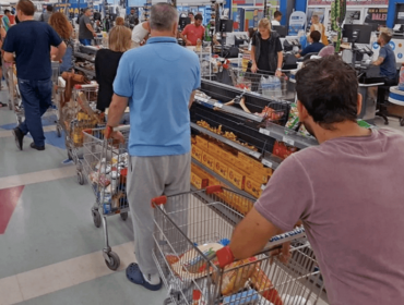 Récord de chilenos cruzando a Argentina por Semana Santa: precios de supermercado serían tres veces más baratos