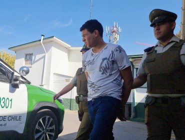 Uno de los detenidos por crimen de carabinero en Santiago tenía orden de expulsión desde 2020 y se cambió el nombre