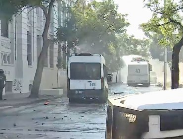 Nuevos desórdenes en las cercanías del Liceo de Aplicación: unas 40 personas realizaron barricadas y cortaron el tránsito en Santiago