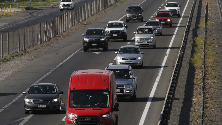 Estudio a conductores de Santiago revela que 49% de los vehículos captados entre 10 PM y 9 AM, manejaban en exceso de velocidad