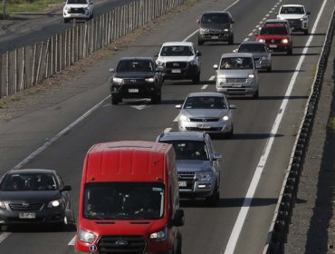 Estudio a conductores de Santiago revela que 49% de los vehículos captados entre 10 PM y 9 AM, manejaban en exceso de velocidad