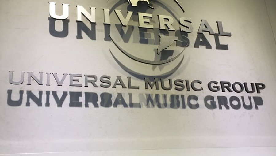 Universal pide a Apple y Spotify que bloqueen de sus plataformas la música creada por inteligencia artificial por no respetar copyright