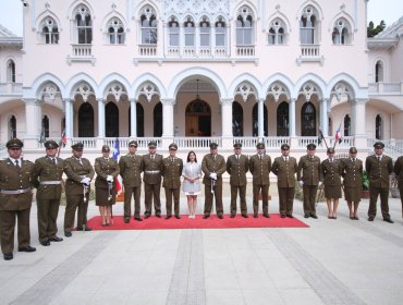 14 carabineros de la 5ª Comisaría de Viña del Mar fueron ascendidos en inédita ceremonia en el Palacio Vergara