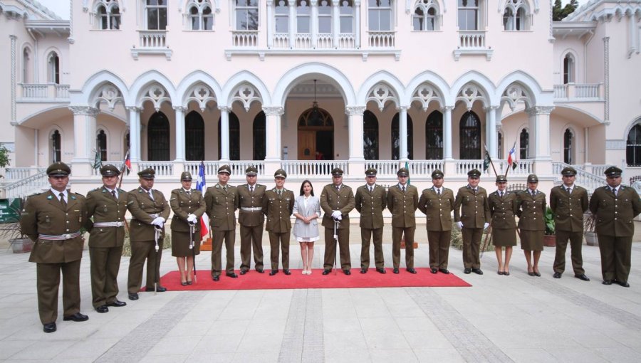 14 carabineros de la 5ª Comisaría de Viña del Mar fueron ascendidos en inédita ceremonia en el Palacio Vergara