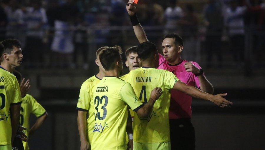 Informe arbitral consigna insultos de jugadores de Deportes Colina en partido contra la UC por Copa Chile