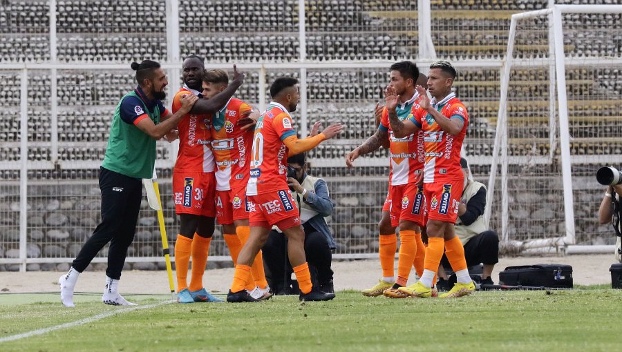 Cobresal le pasó por encima a Palestino y lo goleó en el inicio de la décima fecha del Campeonato