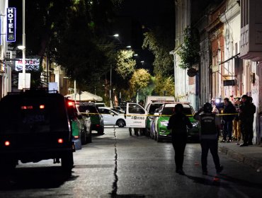 Cuatro personas fueron detenidas tras enfrentarse a tiros a carabineros en Santiago