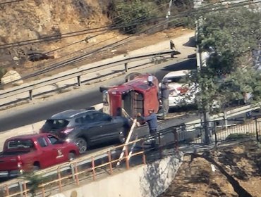 Colisión múltiple en Troncal Urbano de Viña: tres lesionados y una camioneta volcada