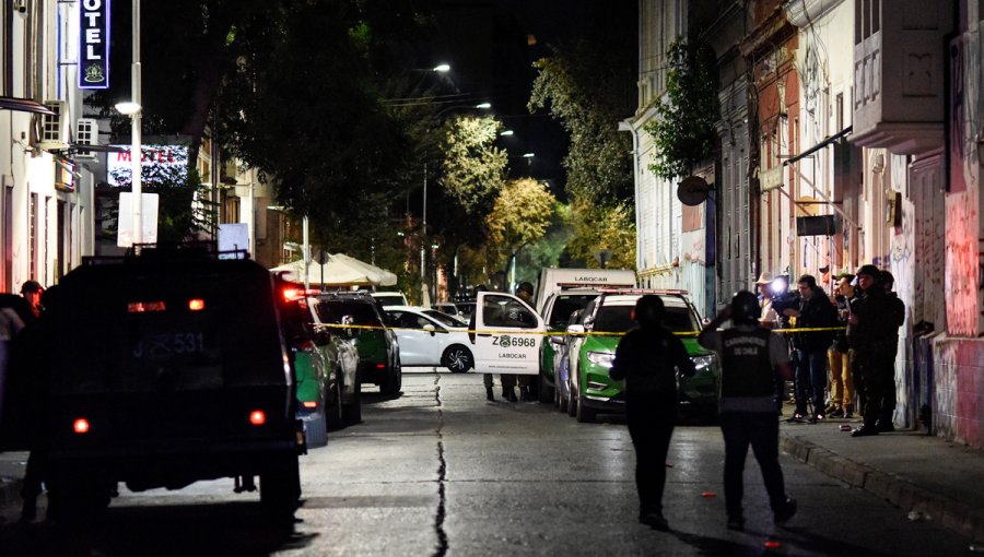 Cuatro personas fueron detenidas tras enfrentarse a tiros a carabineros en Santiago