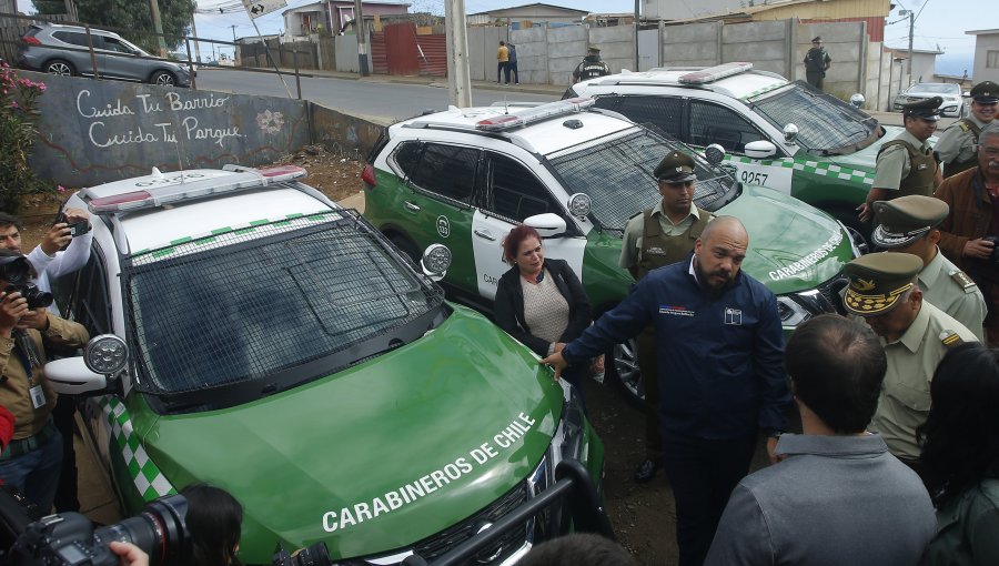 ¿Montaje del Gobierno en Valparaíso? Cores de oposición acusan que nuevos carros policiales anunciados ya están en uso desde el 2022