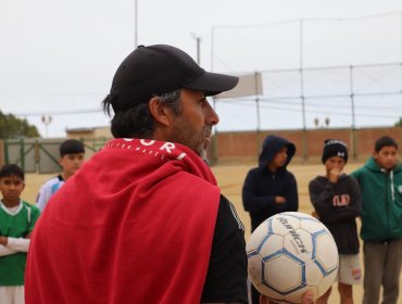 La nueva vida de Moisés Villarroel: el ex mundialista de Francia '98 que hoy prepara a las futuras promesas del fútbol en Valparaíso