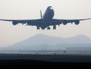 Aeropuerto de Santiago reanudó operación de pistas tras suspensión por masiva presencia de aves migratorias