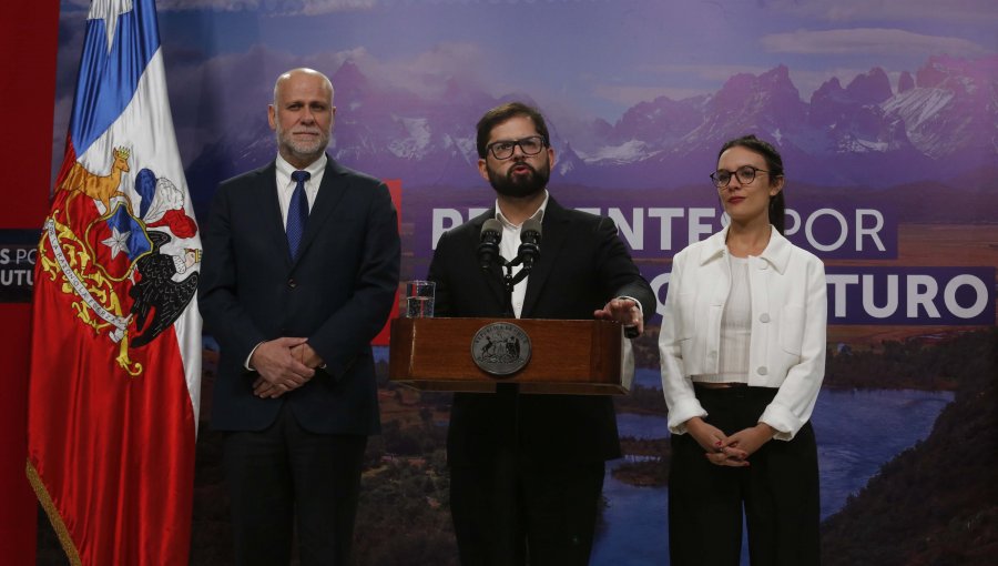 Presidente Boric sostiene primera reunión con el nuevo ministro de la Segpres y le encarga "dialogar hasta que duela"