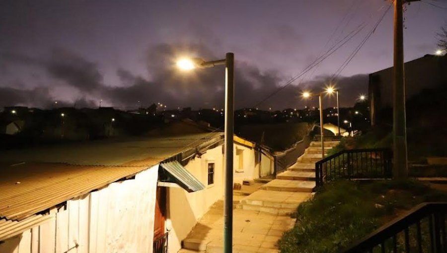 Inician campaña de recolección de firmas para proyecto de recambio de luminarias en Valparaíso