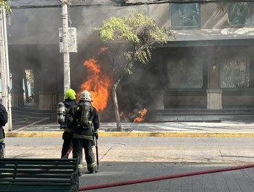 Incendio en cámara eléctrica subterránea provocó cortes de luz y de tránsito en Providencia