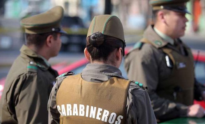 Carabinera evitó a balazos intento de atropello de conductor al que intentó fiscalizar en la Alameda