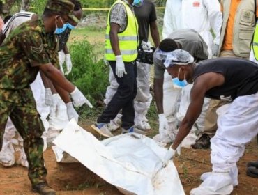 El hallazgo en Kenia de decenas de cuerpos de miembros de secta que se dejaron morir de hambre "para llegar al cielo"