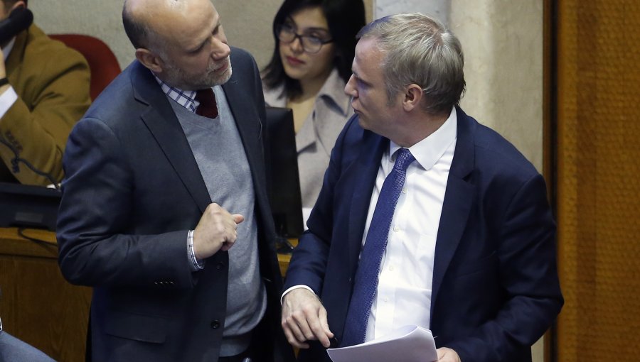 "¿Me dijo que era un bruto?": Senador Kast y ministro Elizalde protagonizaron tenso cruce en comisión de Seguridad Pública