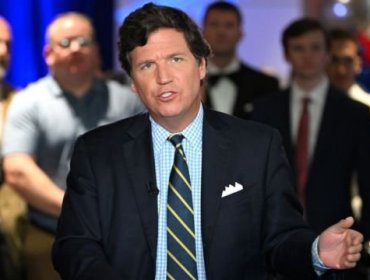 Cómo el presentador Tucker Carlson se convirtió con su estilo populista en la estrella de los conservadores en EE.UU.