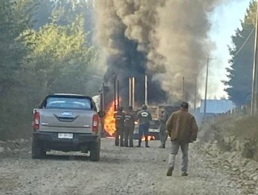 Desconocidos quemaron maquinaria y camiones estacionados en un terreno en Mulchén