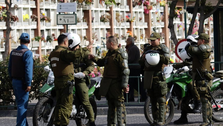 Amplio despliegue policial por funeral del "Guatón Carlos" en Lo Espejo, barrista de Colo-Colo cuyo féretro fue ingresado al Monumental