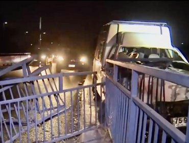 Persona mayor pierde la vida tras impactar su vehículo contra una barrera de contención en Estación Central