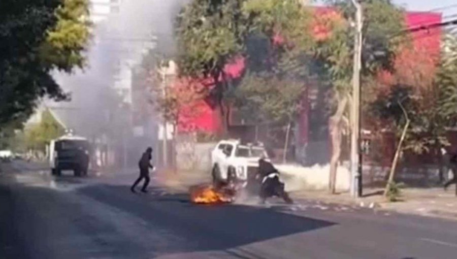 Estudiante fue golpeado por carro lanzagases de Carabineros durante manifestación en las afueras del Liceo Barros Borgoño