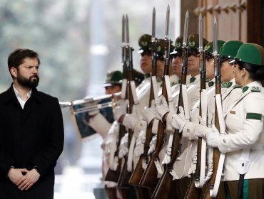 Carabineros conmemora su aniversario Nº96 en medio de fuertes cuestionamientos al Gobierno por su respaldo a la institución