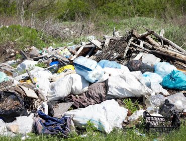 Presidente Boric se compromete a darle "prioridad" a la crisis por el tratamiento de la basura en el sur