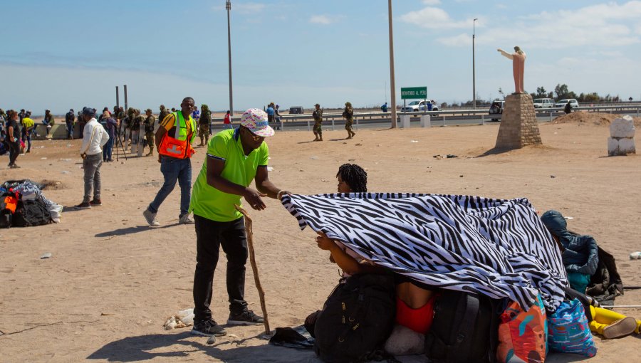 Municipio de Arica decretó "emergencia migratoria" ante crisis humanitaria en la frontera con Perú