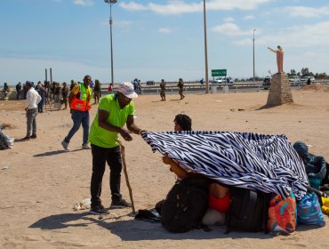 Municipio de Arica decretó "emergencia migratoria" ante crisis humanitaria en la frontera con Perú