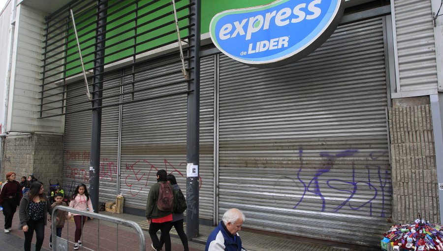 Trabajadores de Walmart anuncia manifestaciones: harán "banderazo" en La Moneda