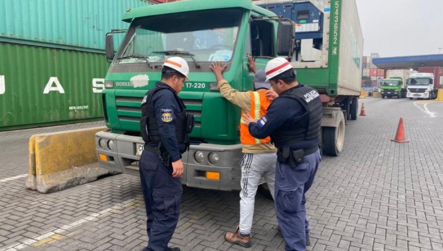 Cuatro extranjeros fueron detenidos en el Puerto de San Antonio por conducir vehículos de carga sin licencia profesional