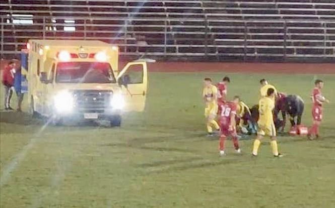 Paulo Garcés debió ser retirado en ambulancia por grave lesión en partido de Valdivia