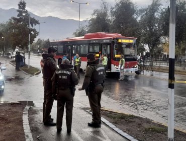 Hombre muere atropellado por bus del transporte público tras cruzar en paso no habilitado en la Av. Grecia de Peñalolén