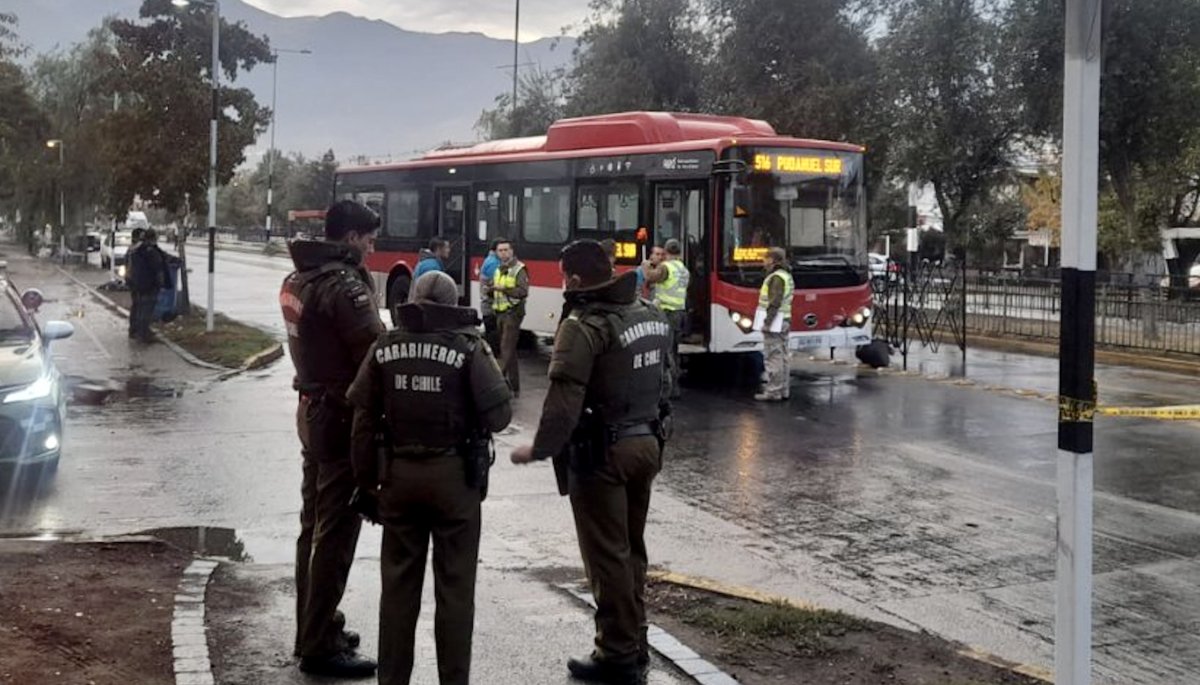 Hombre muere atropellado por bus del transporte público tras cruzar en ...