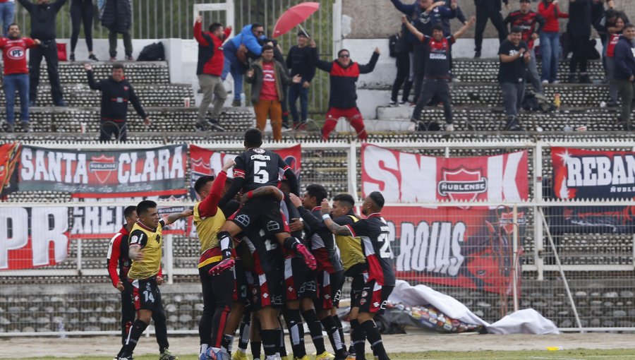 Ñublense venció por 2 goles a 1 como visita a Palestino en duelo de necesitados